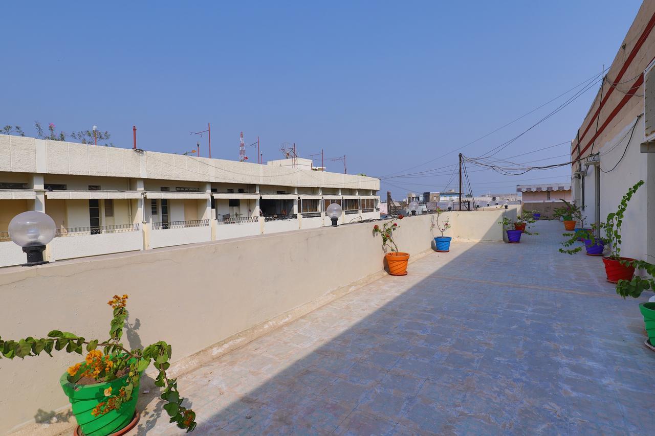 Hotel Loyal Residency Jāmnagar Exterior foto